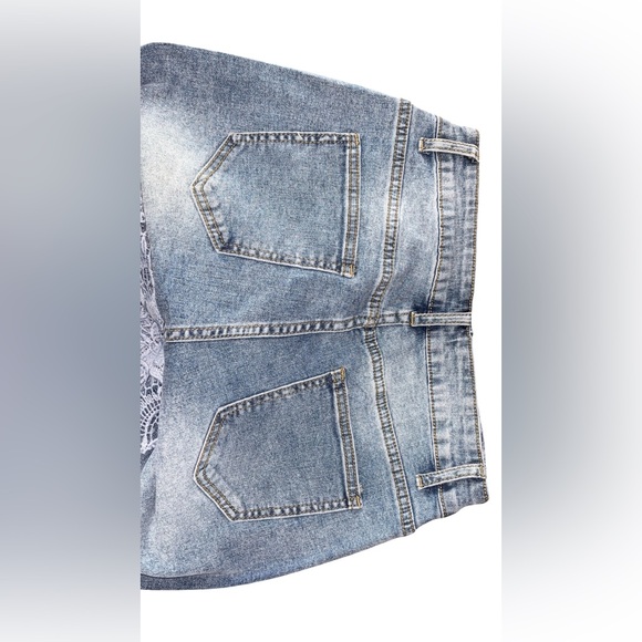 Women's Blue Lace Luvly Wide-Leg Lace Floral Jeans Size Medium Waist 32 - Picture 4 of 7